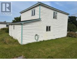 32 Marsh Road thumbnail 4