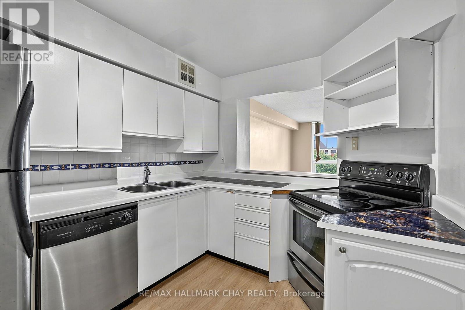 #705 326 MAJOR MACKENZIE DRIVE E - 4