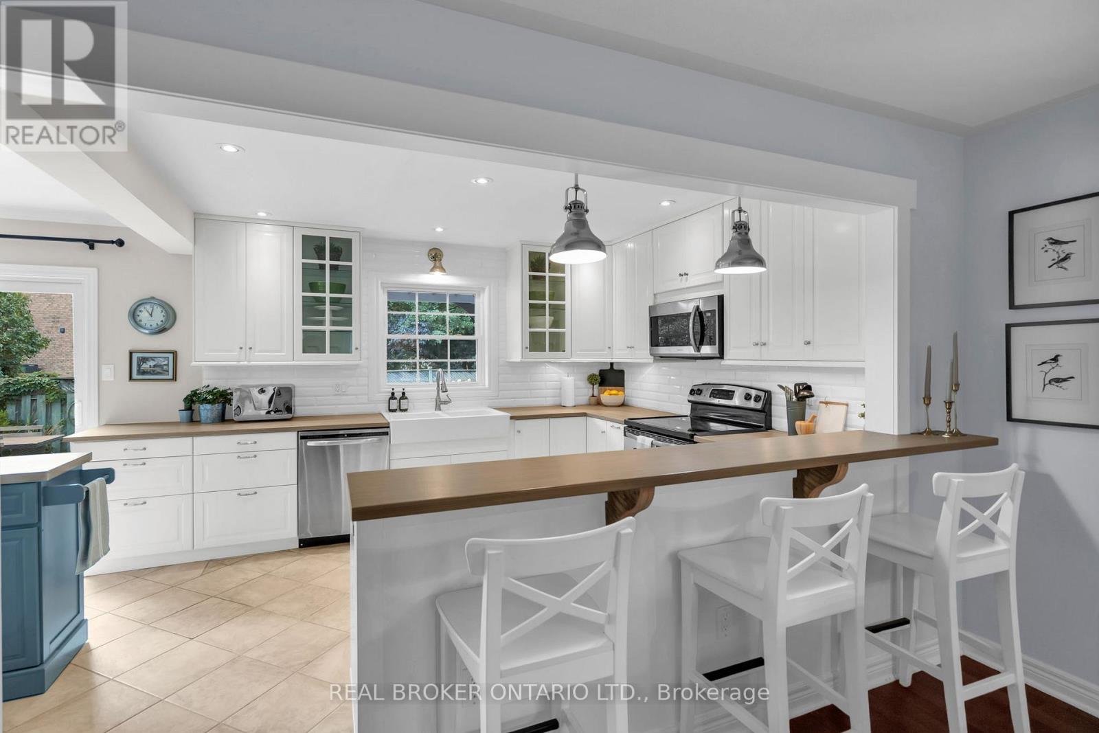 5 AMBERVIEW DRIVE - 10