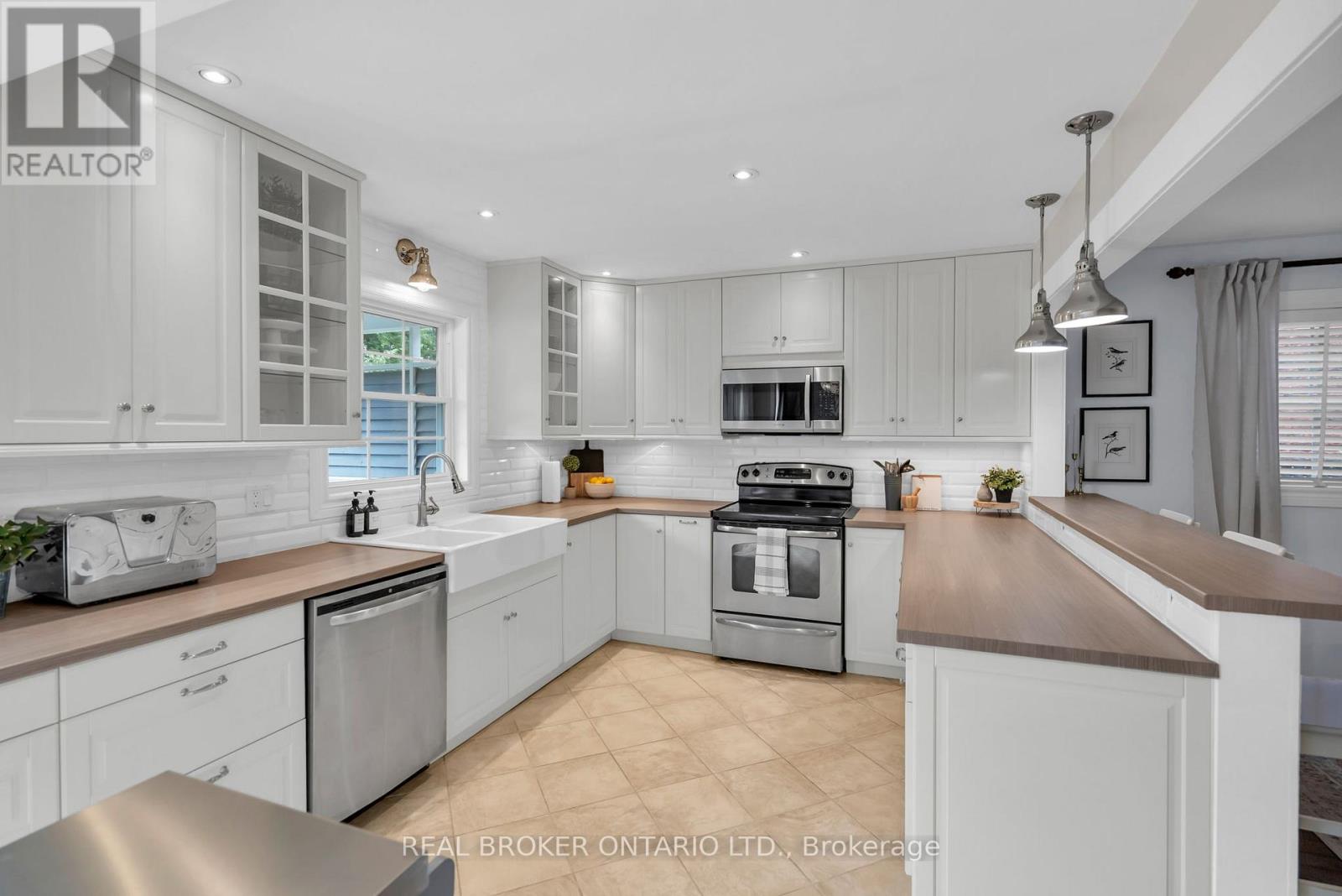 5 AMBERVIEW DRIVE - 12
