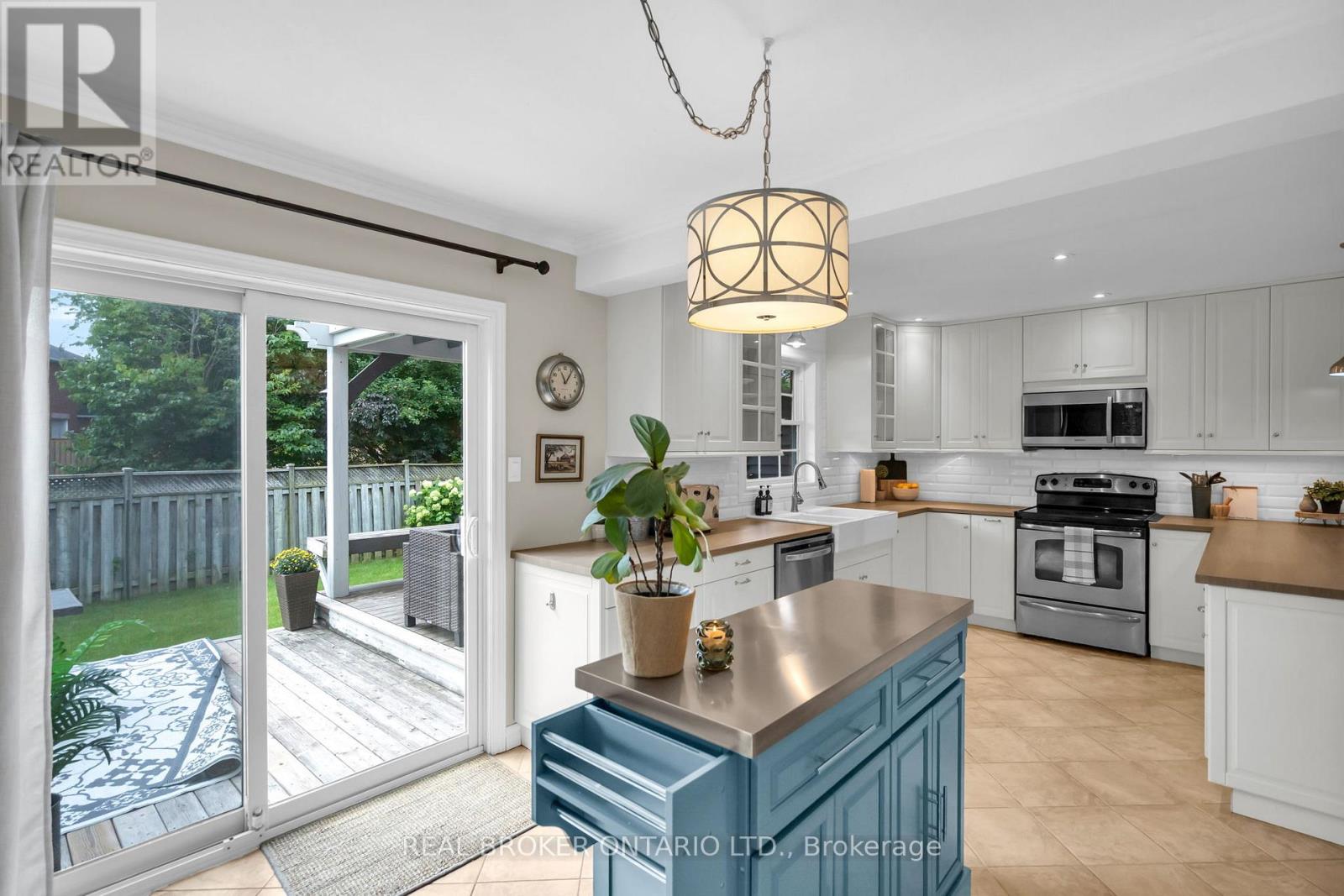5 AMBERVIEW DRIVE - 14