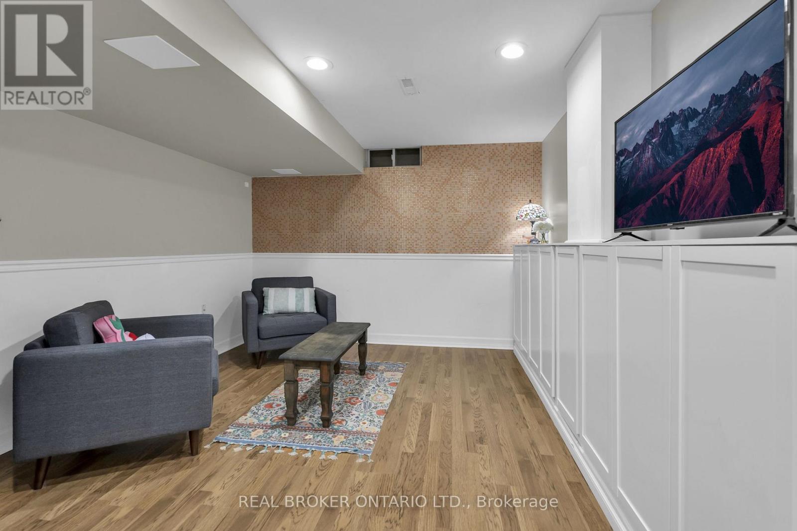 5 AMBERVIEW DRIVE - 32
