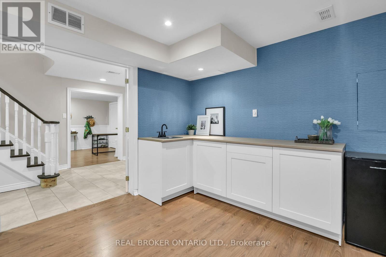 5 AMBERVIEW DRIVE - 35