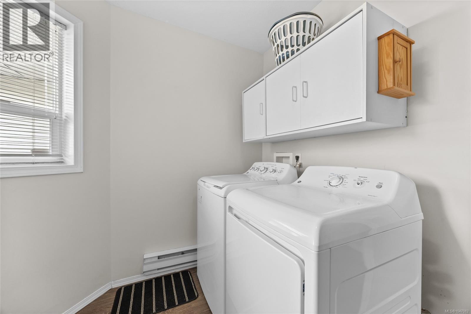 2555 Nadely Cres - 22