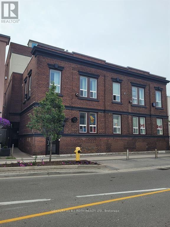 302 - 19 DUNLOP STREET W