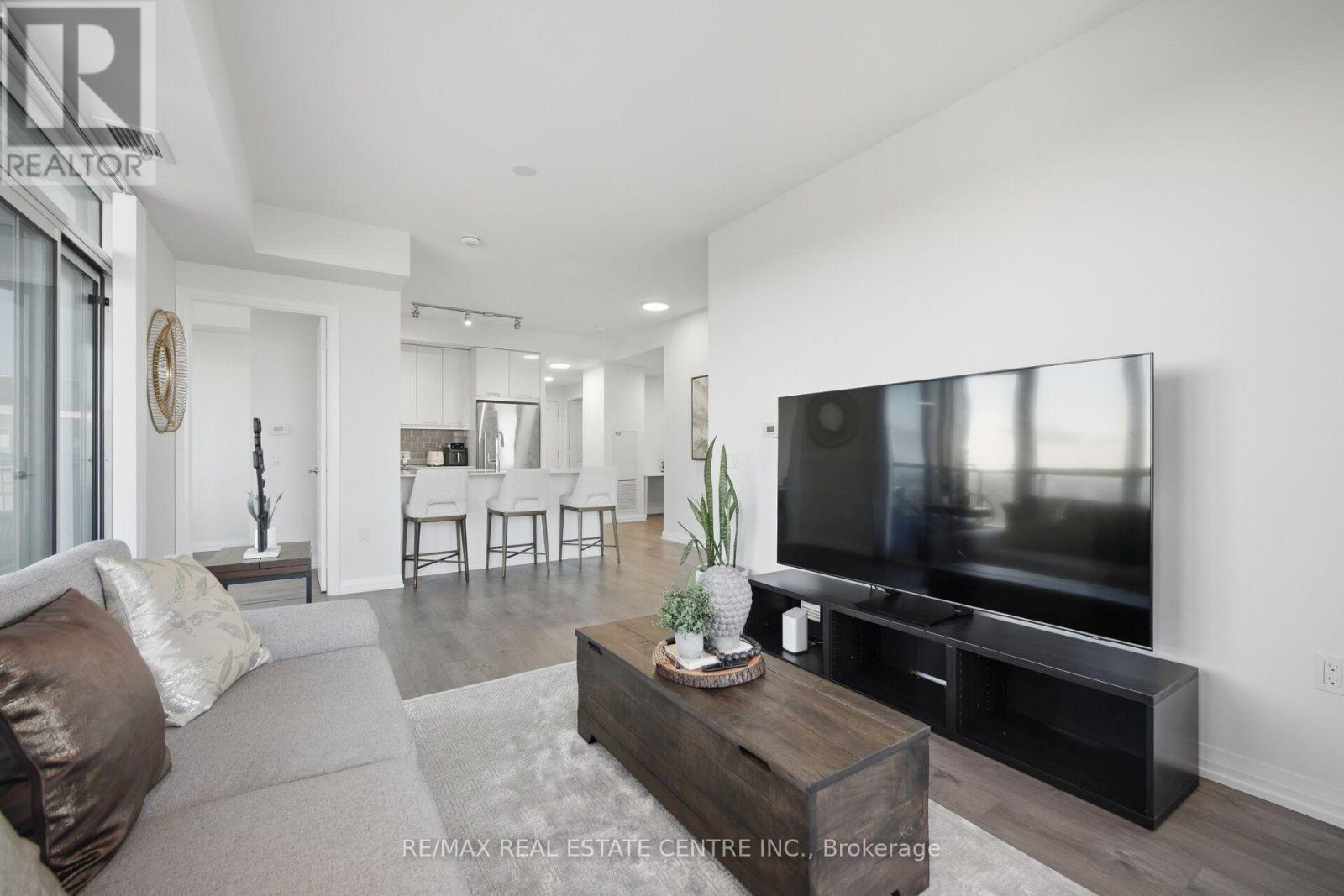 #2414 35 WATERGARDEN DRIVE - 10