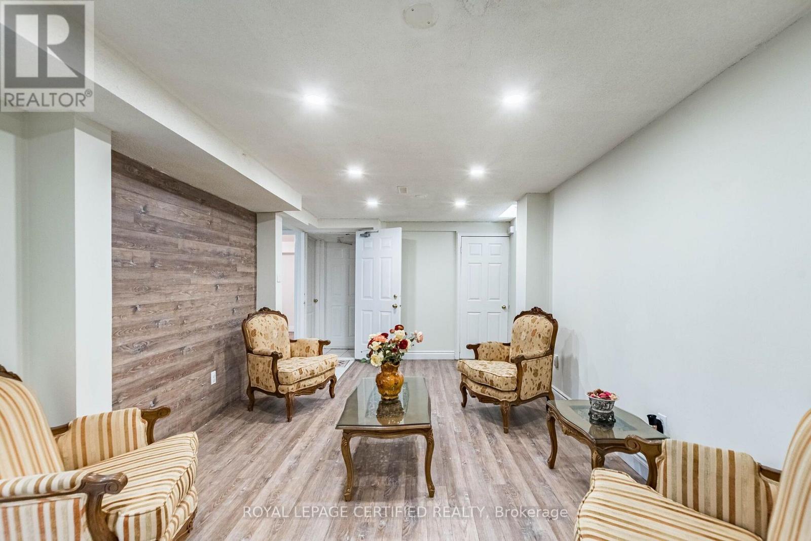 251 ELGIN DRIVE - 31