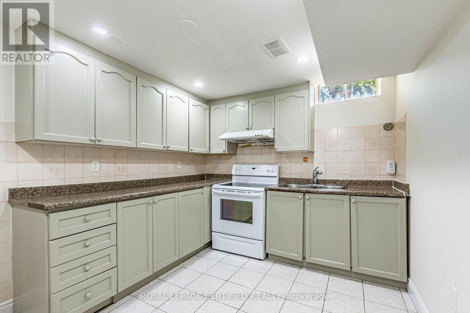 251 ELGIN DRIVE - Image 32