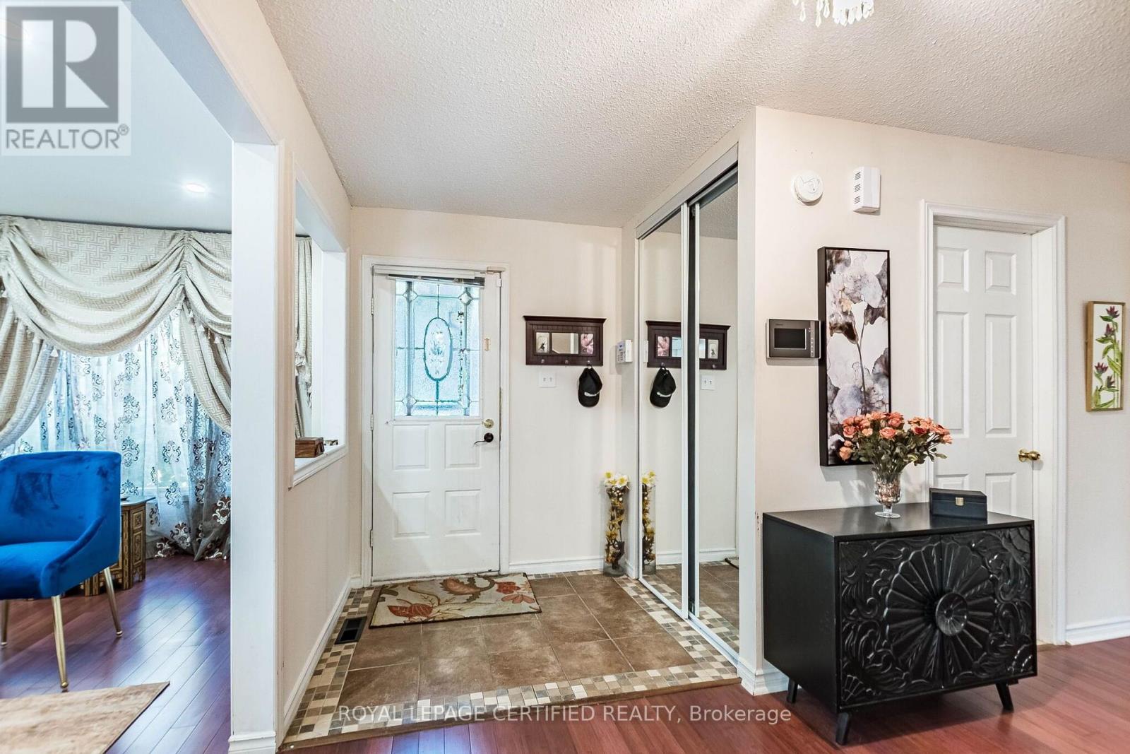 251 ELGIN DRIVE - 4