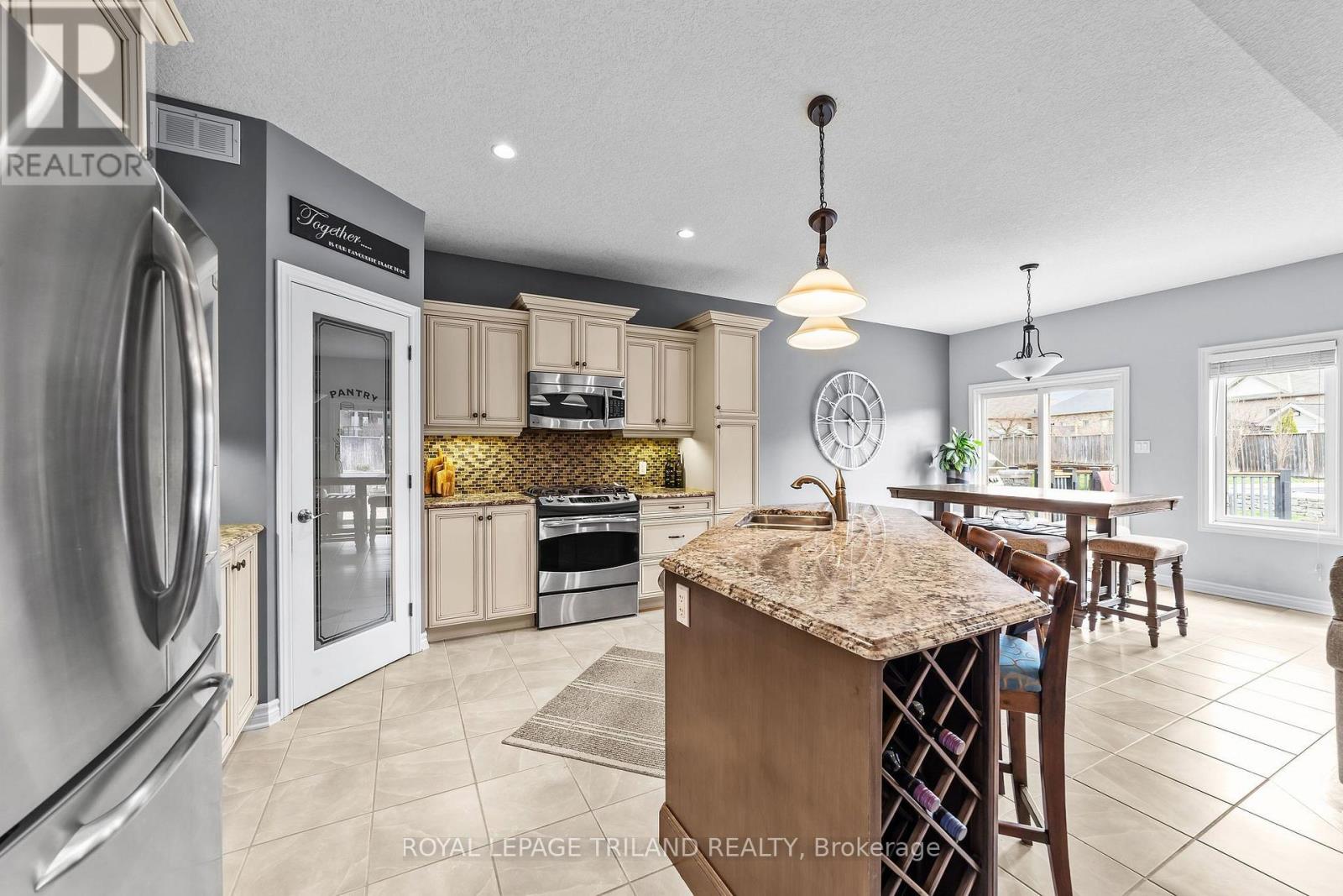 3194 PINCOMBE DRIVE - Image 15