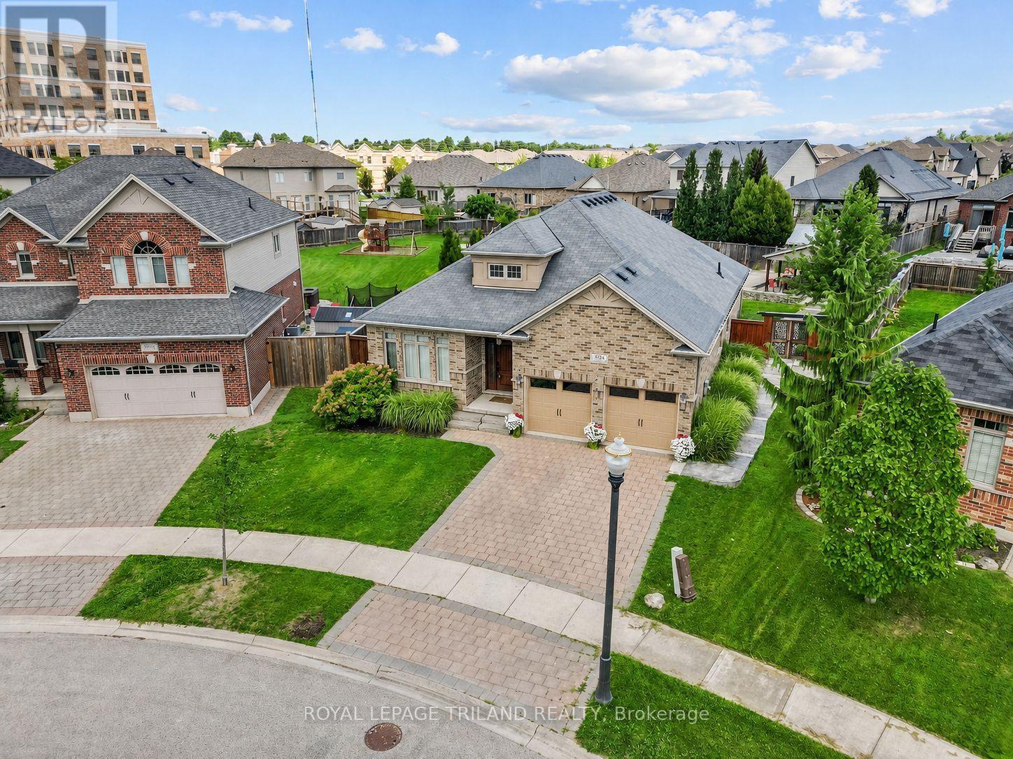 3194 PINCOMBE DRIVE - 1