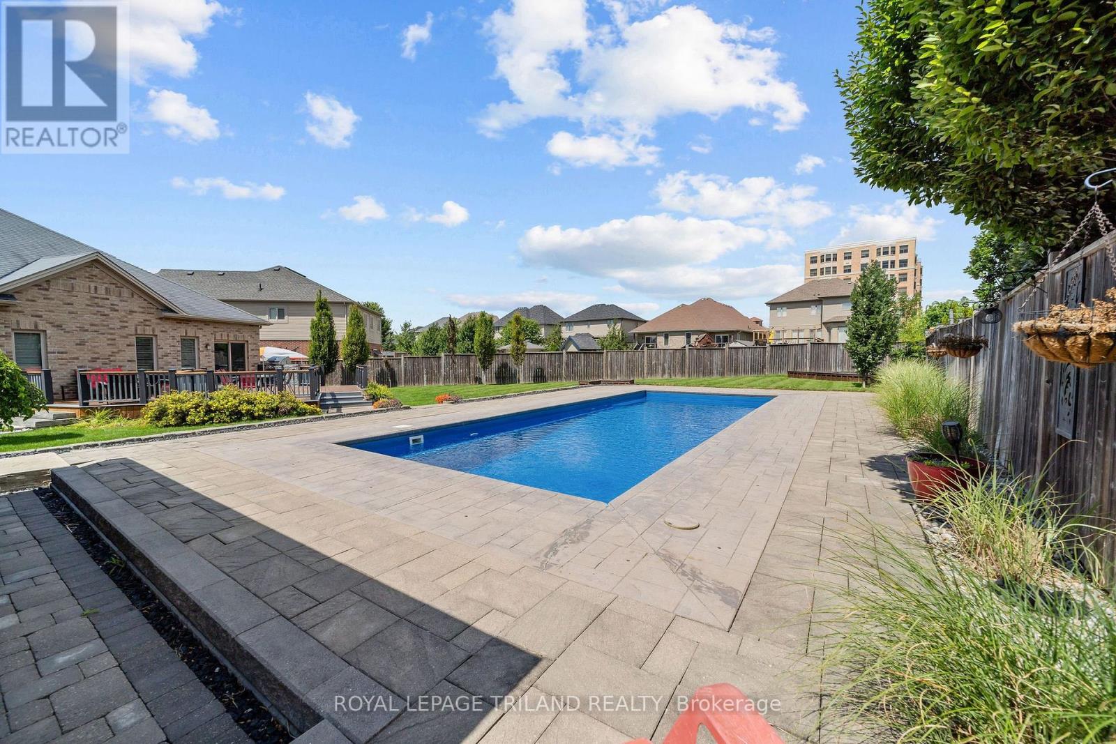 3194 PINCOMBE DRIVE - Image 32