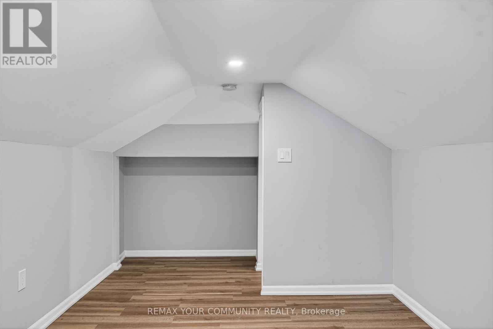 426 WOLSELY STREET - 18