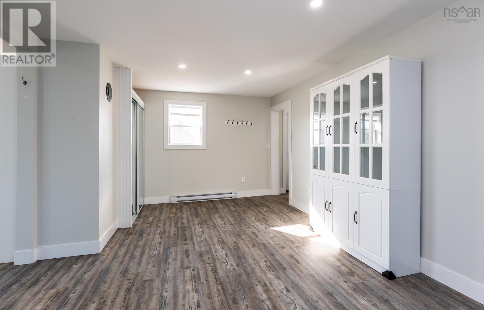 Property 8 of 46 of 164 Nicholas Road
