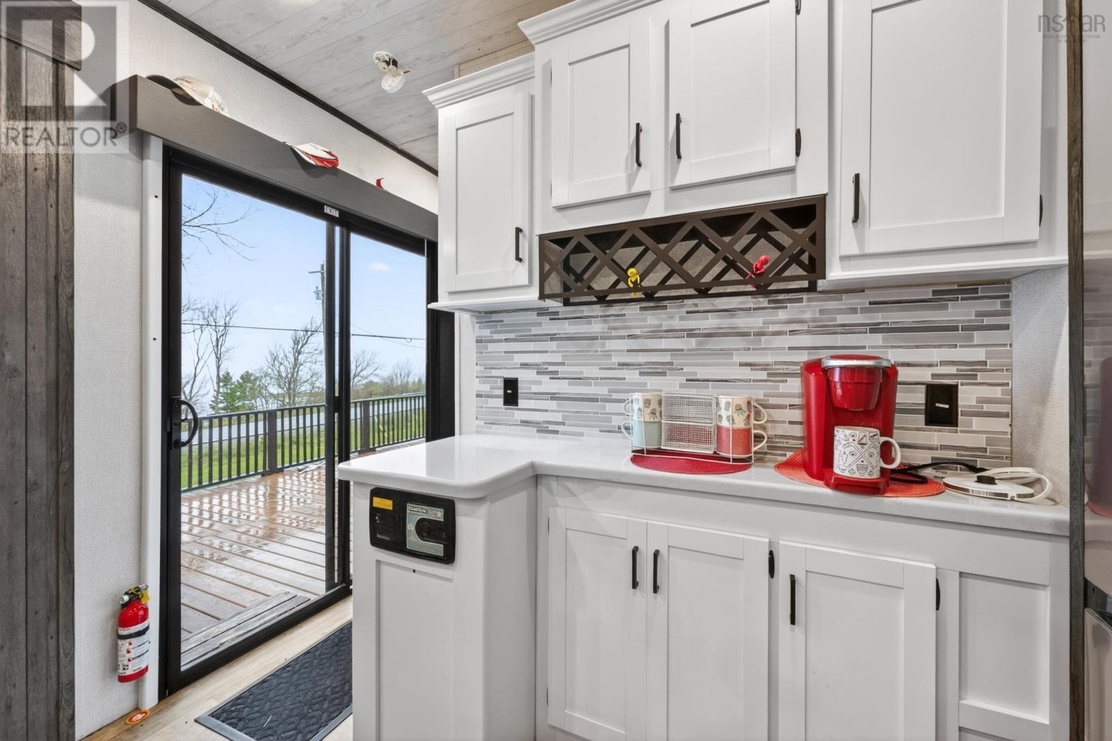 9605 East Bay Highway - 32
