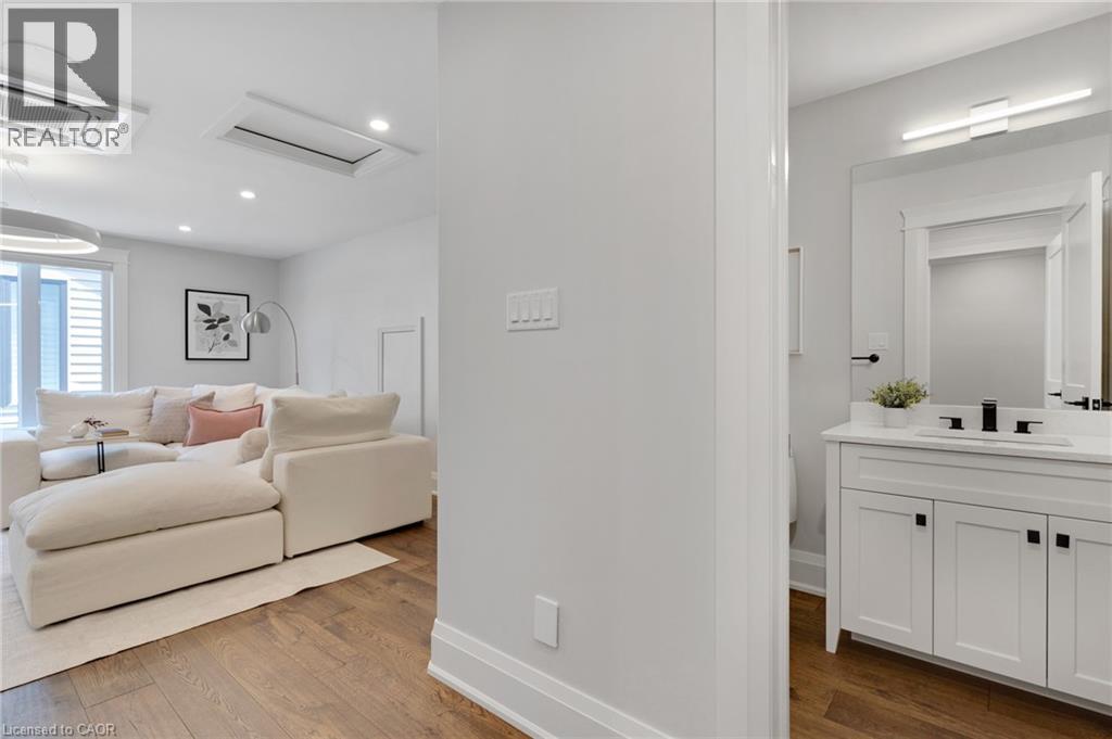 12 GEORGE Street - Image 25