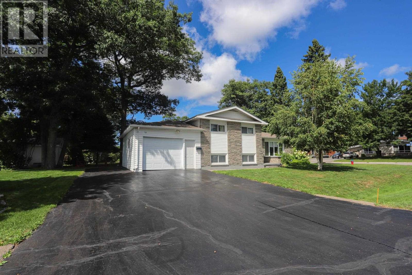 71 Dablon ST - 45
