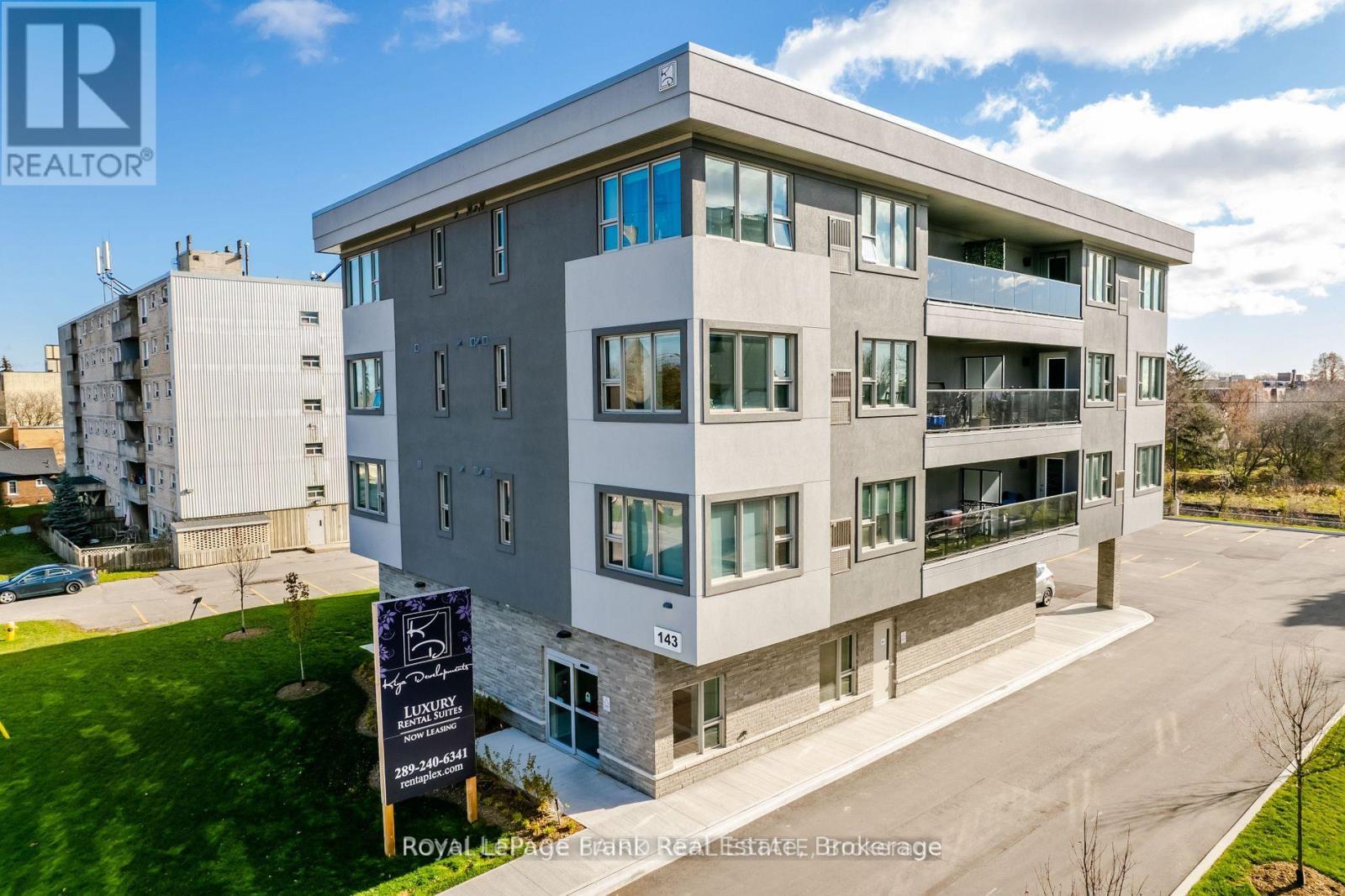 302 - 143 BLOOR STREET W