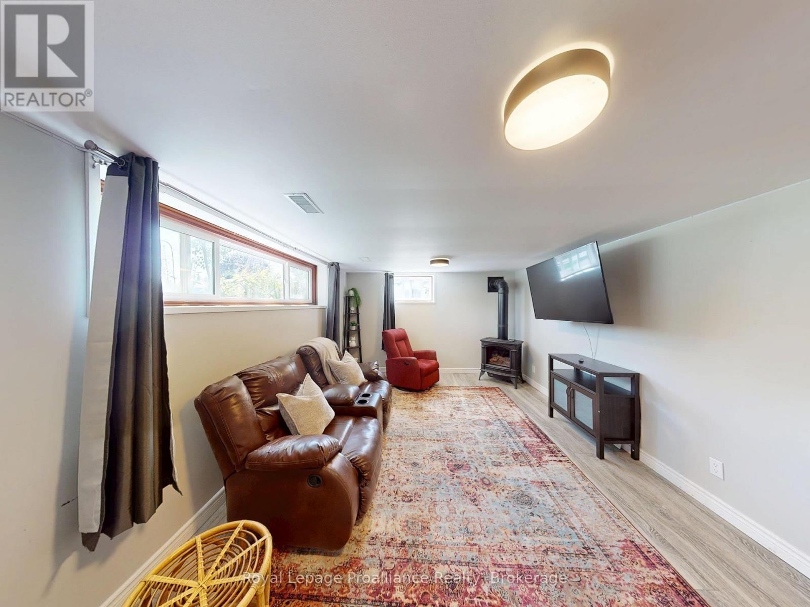 4 RICHMOND GROVE - Image 23