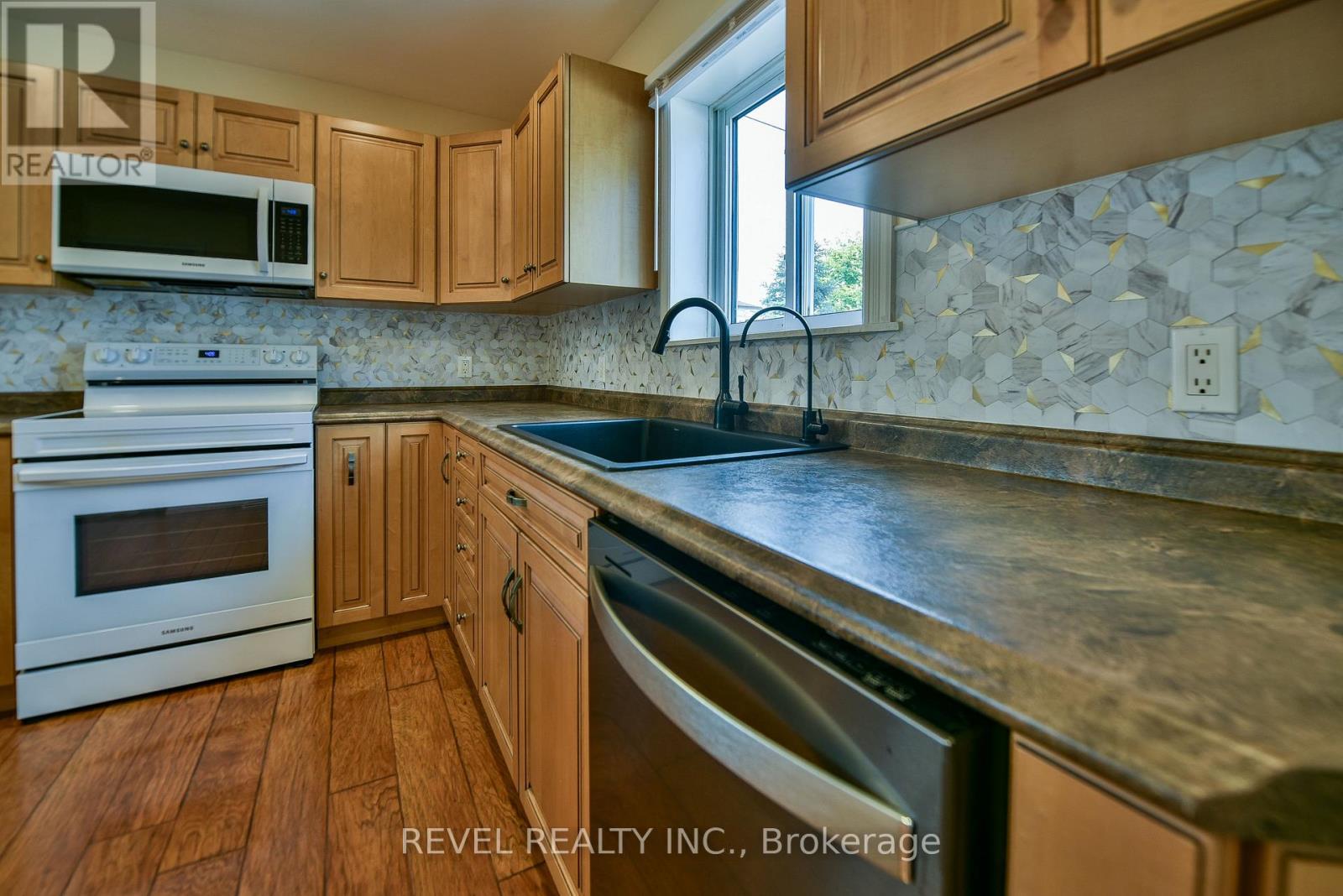 548 CEDAR STREET S - 10