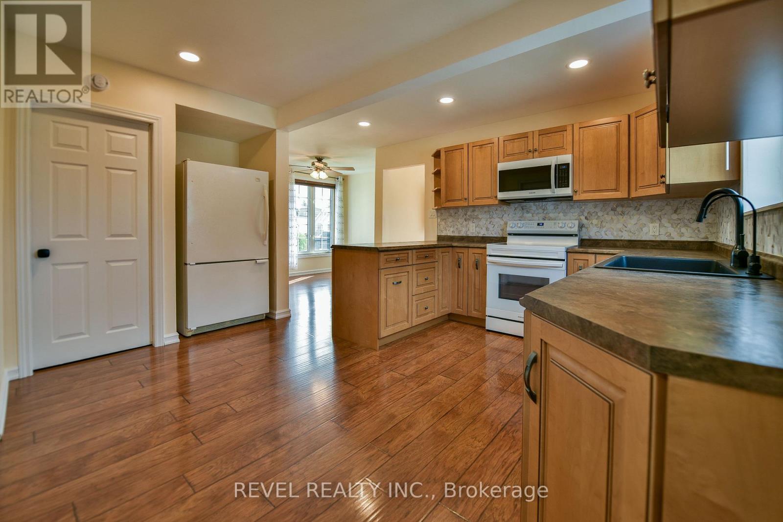 548 CEDAR STREET S - Image 12