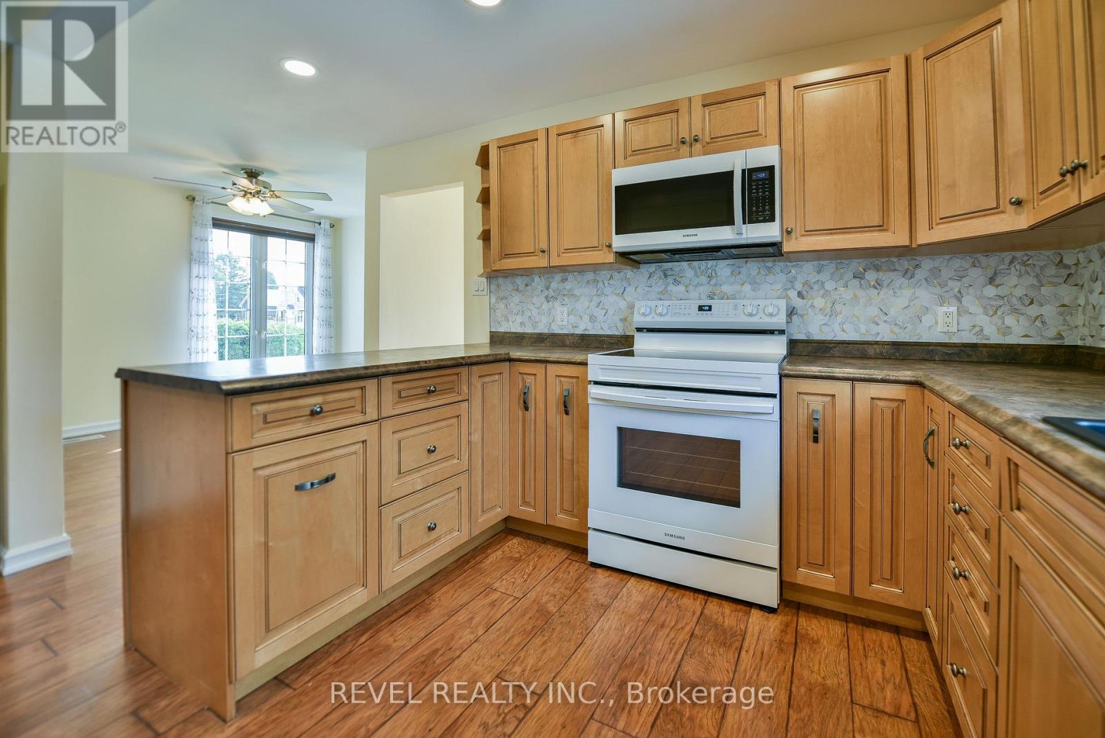548 CEDAR STREET S - 9