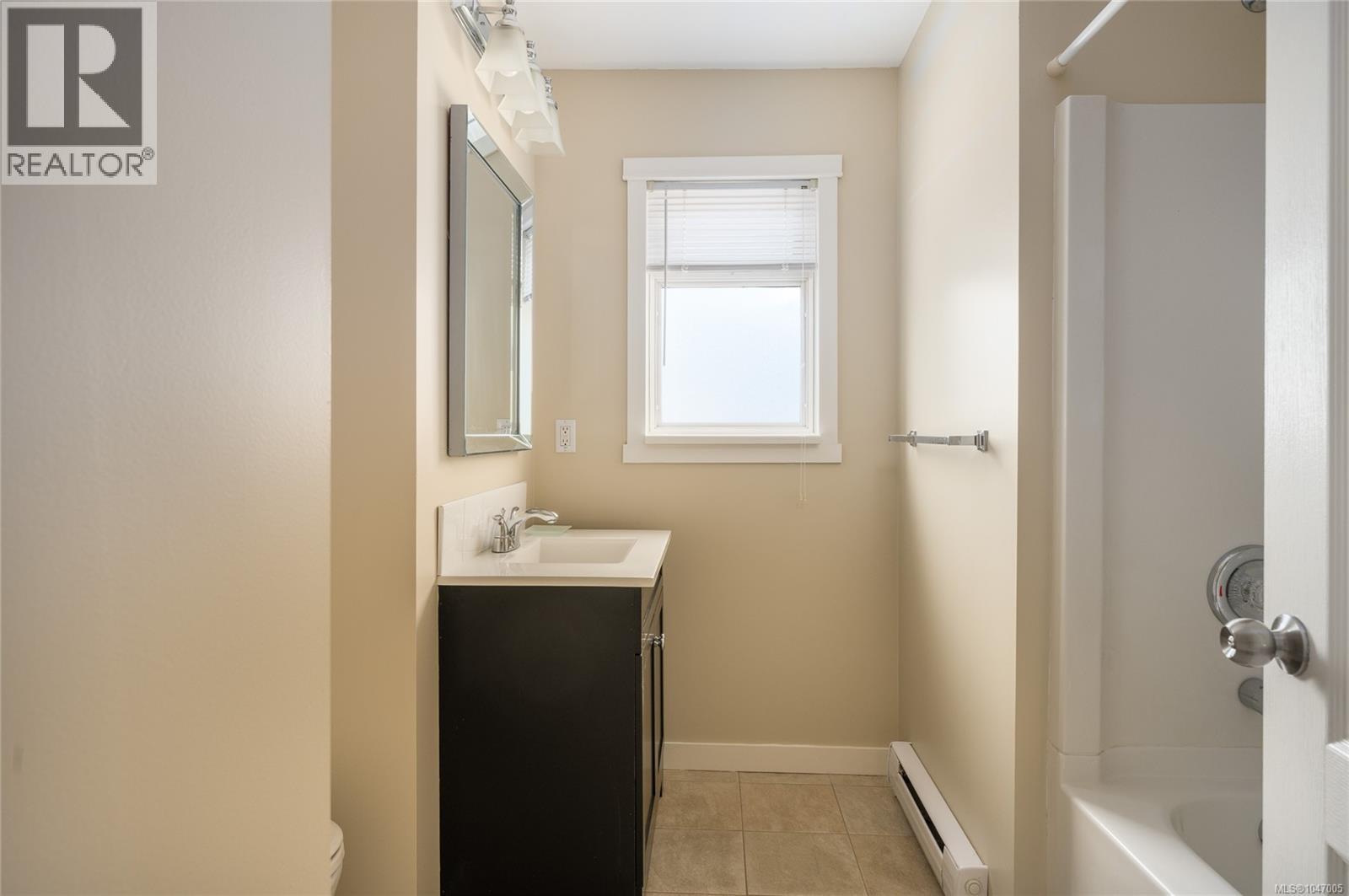 740 Begbie St - Image 15