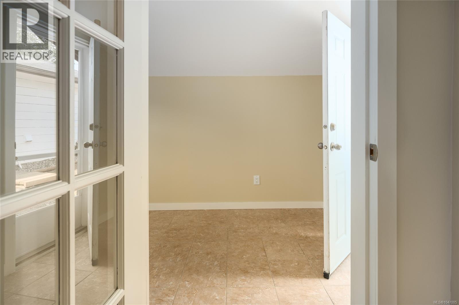 740 Begbie St - Image 17