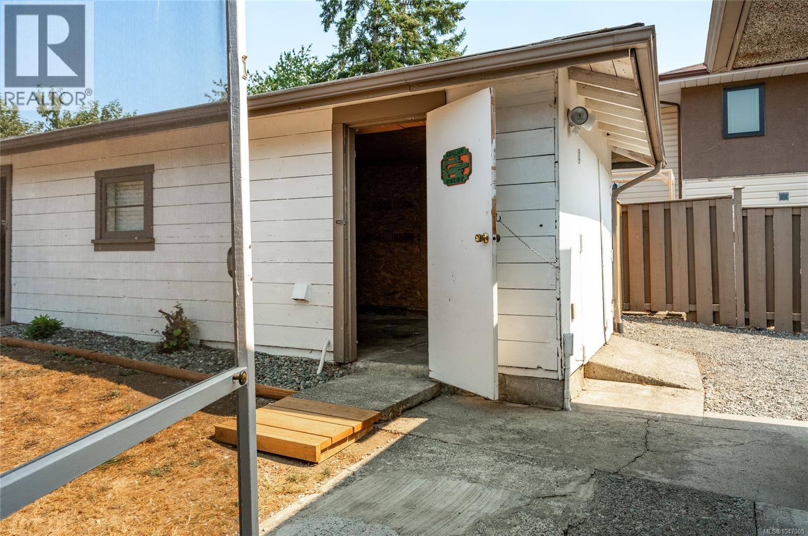 740 Begbie St - Image 20