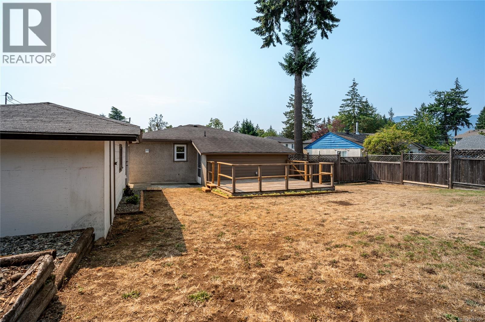740 Begbie St - 24