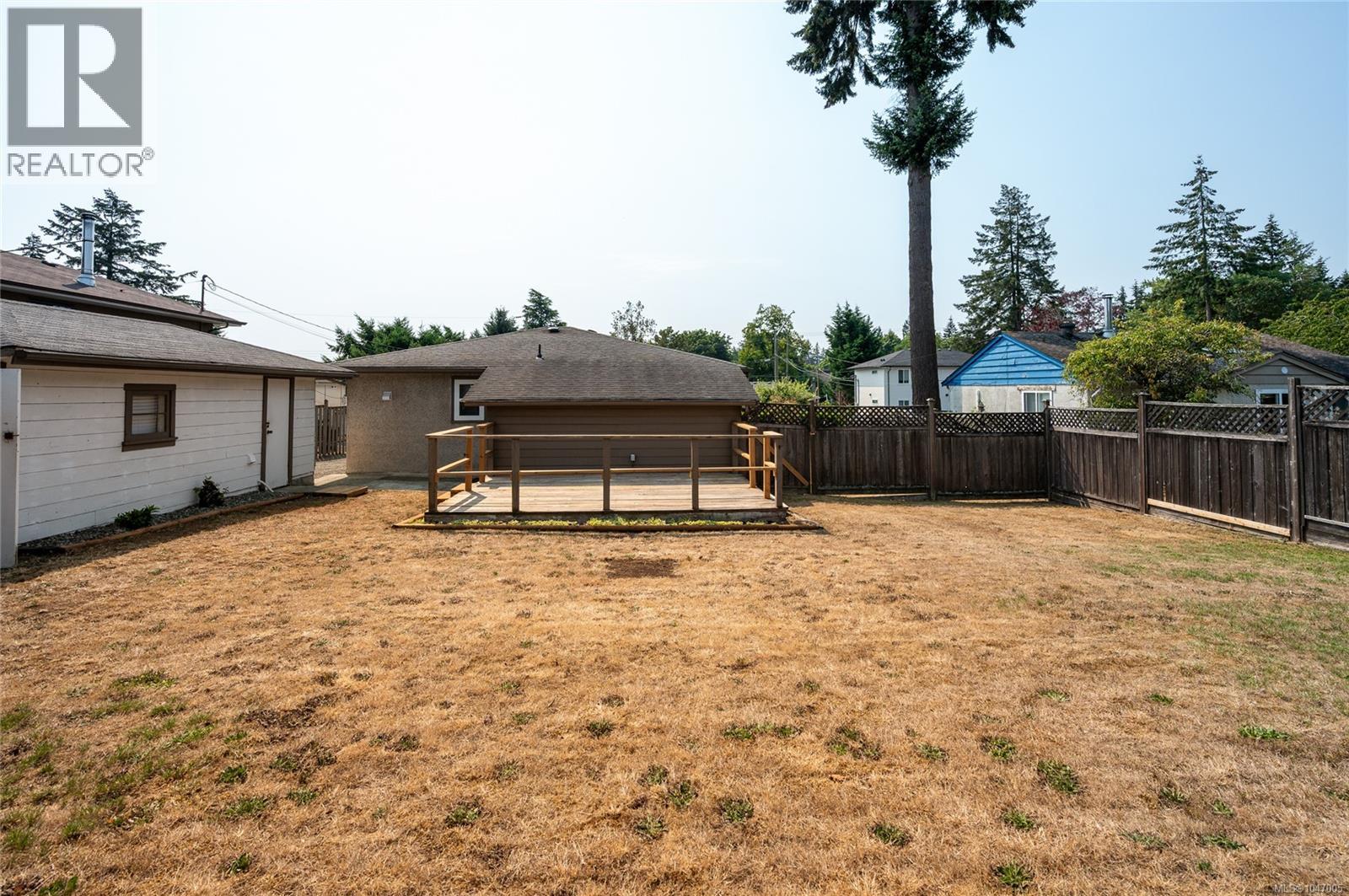 740 Begbie St - 25