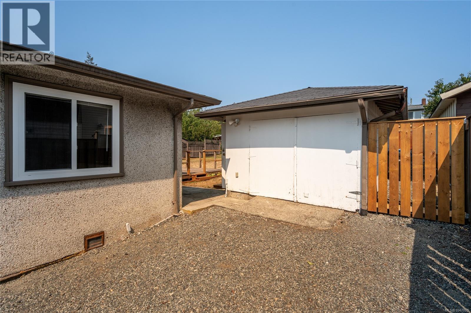 740 Begbie St - 28