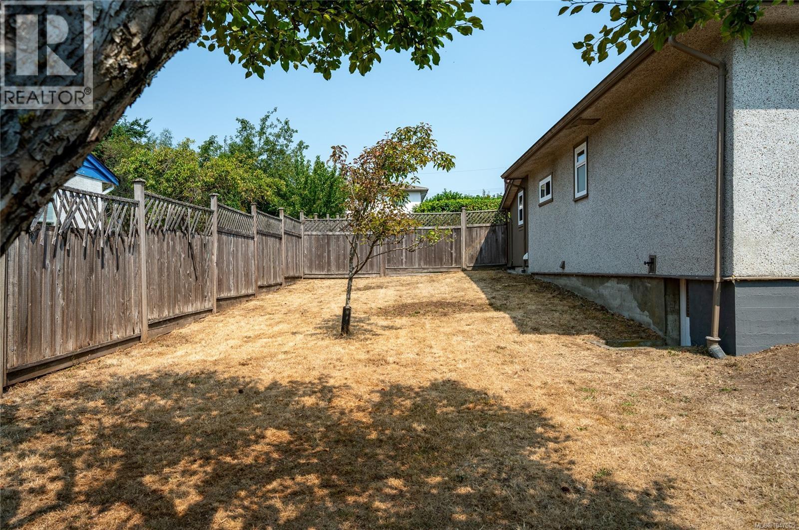 740 Begbie St - Image 30