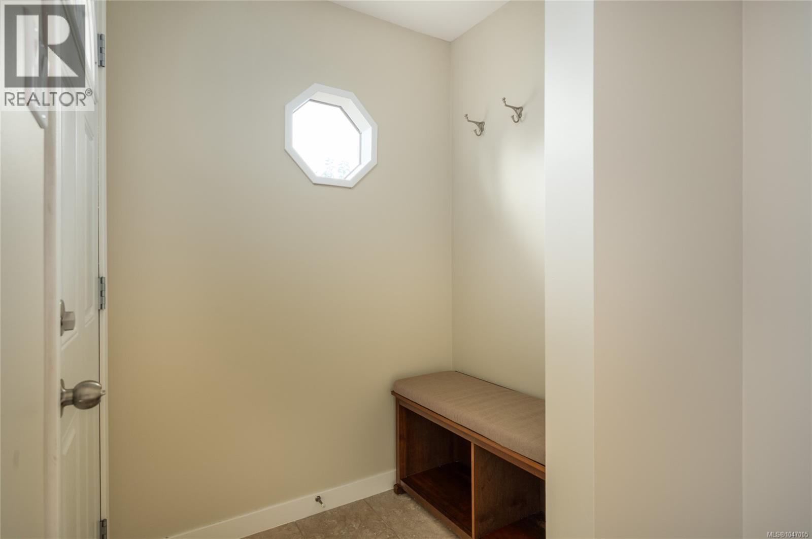 740 Begbie St - Image 4