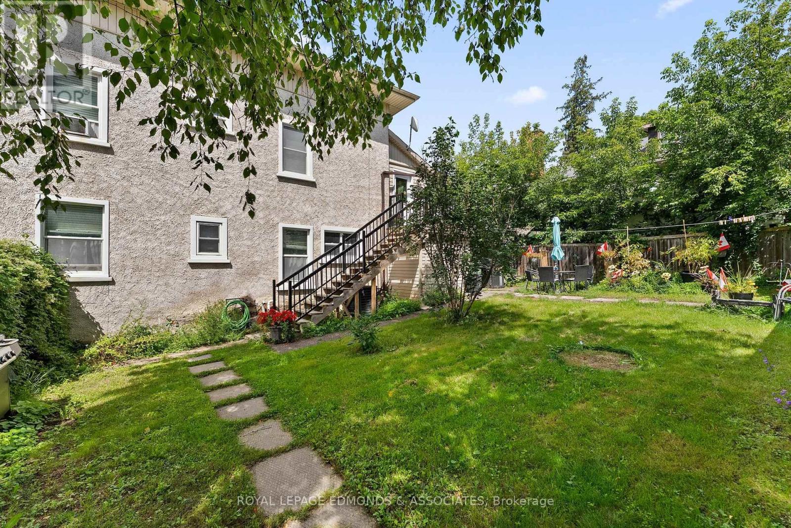 403 MACKAY STREET - 17