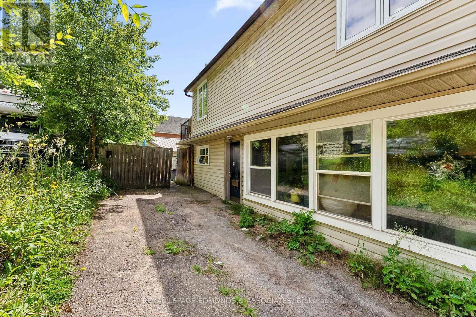 403 MACKAY STREET - 19