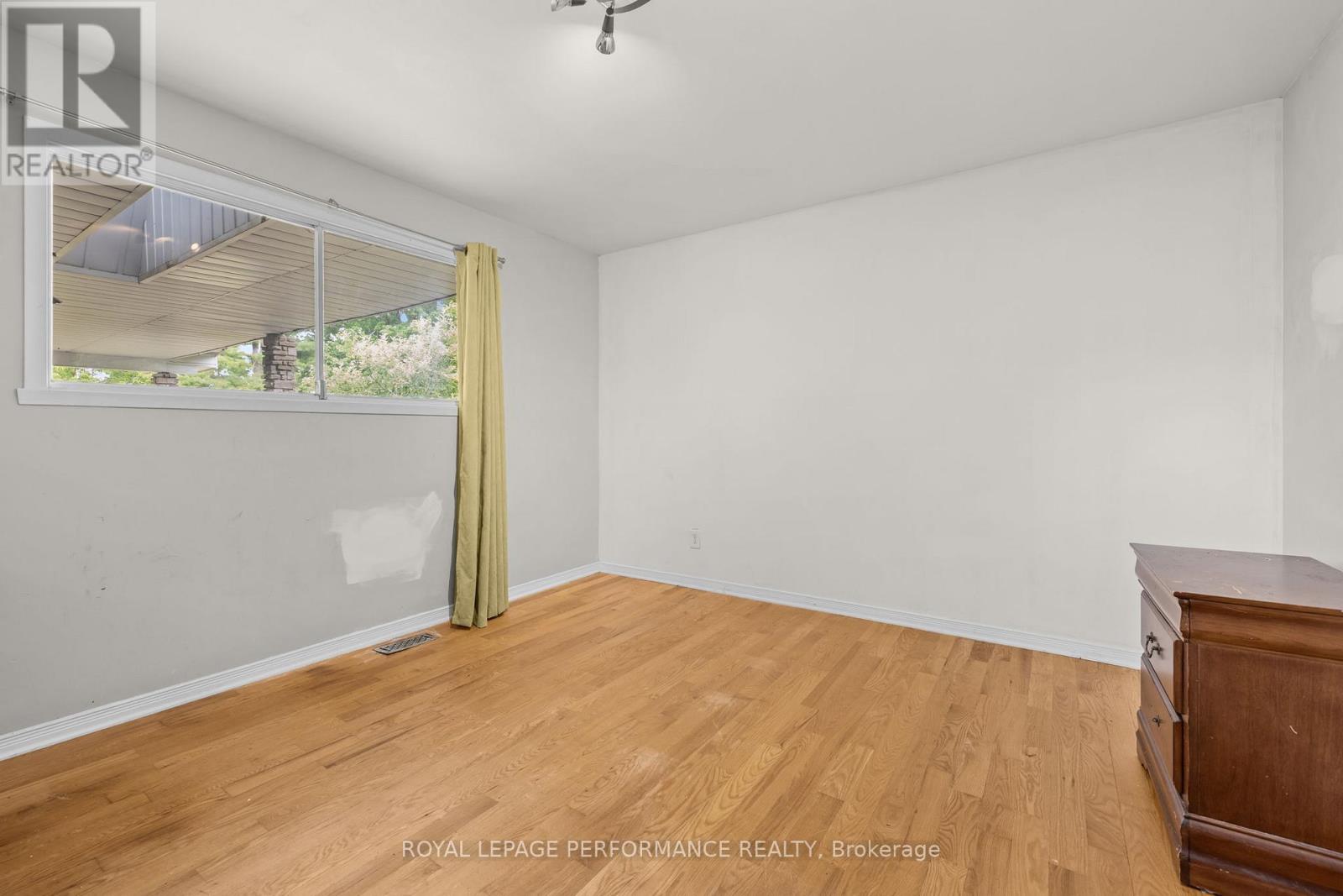 438 Voyageur Place