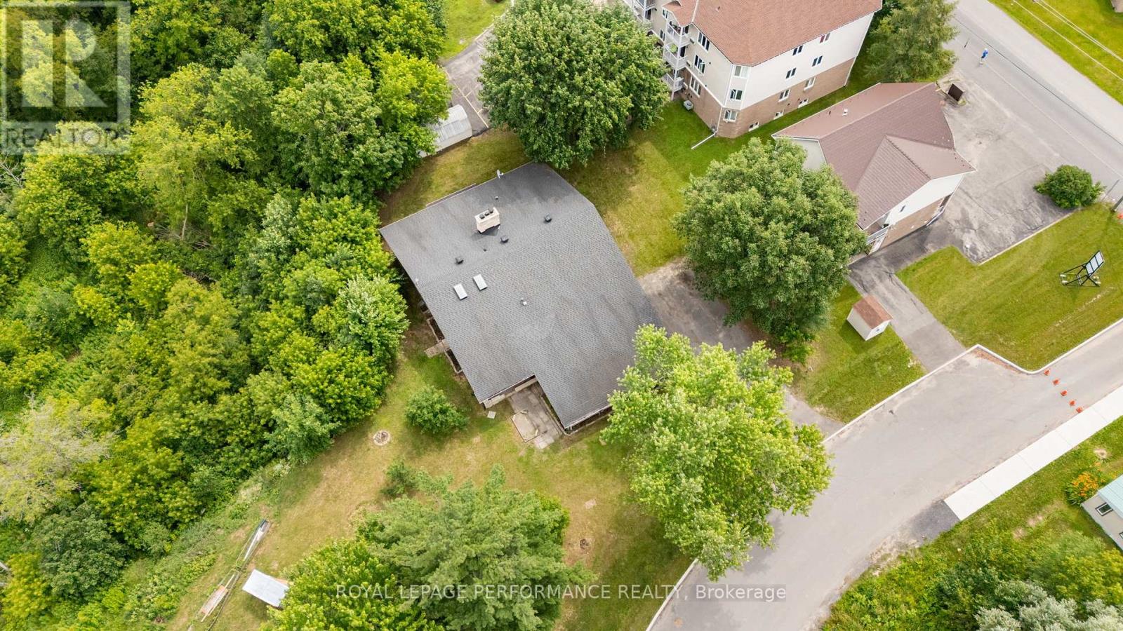438 Voyageur Place