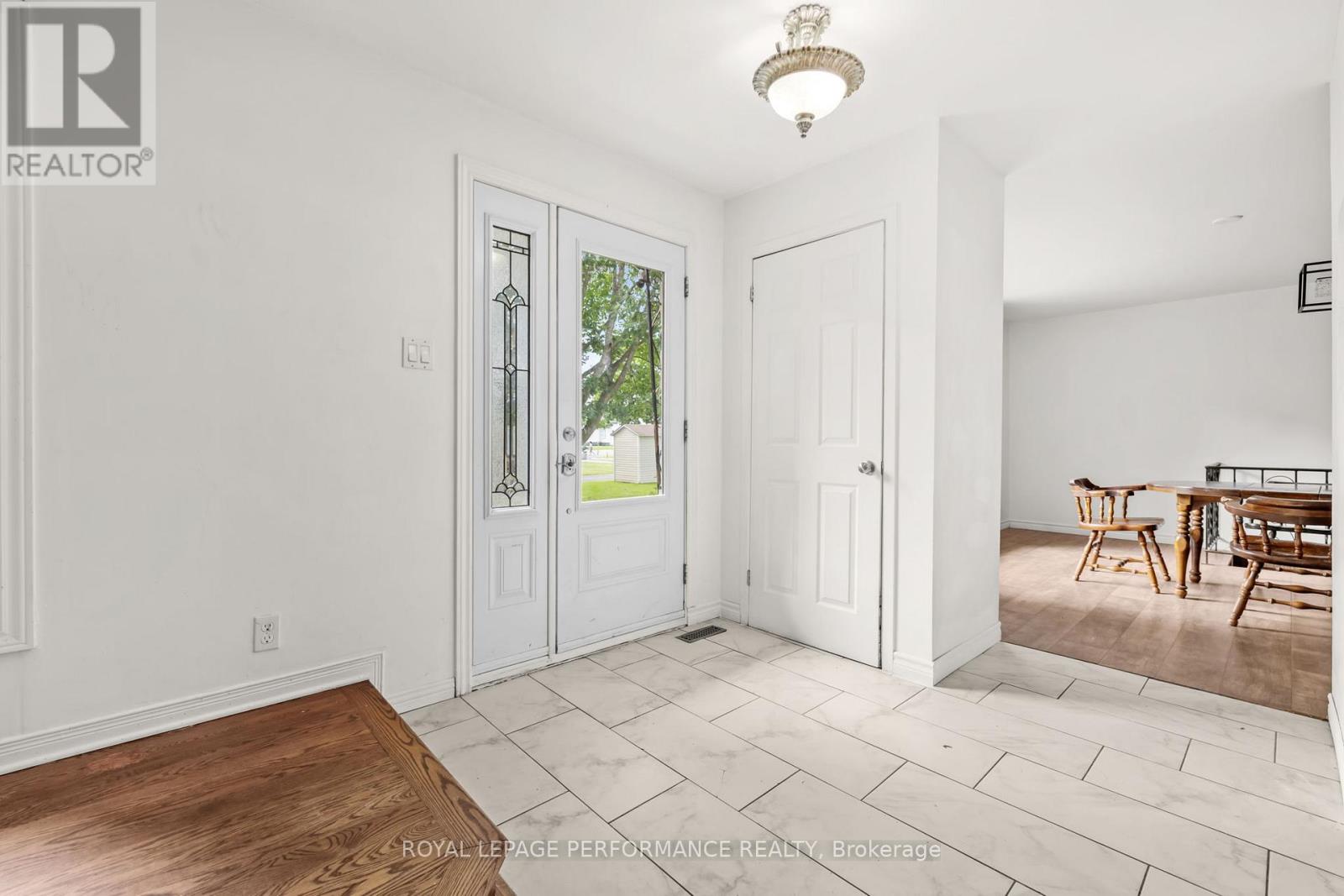 438 Voyageur Place