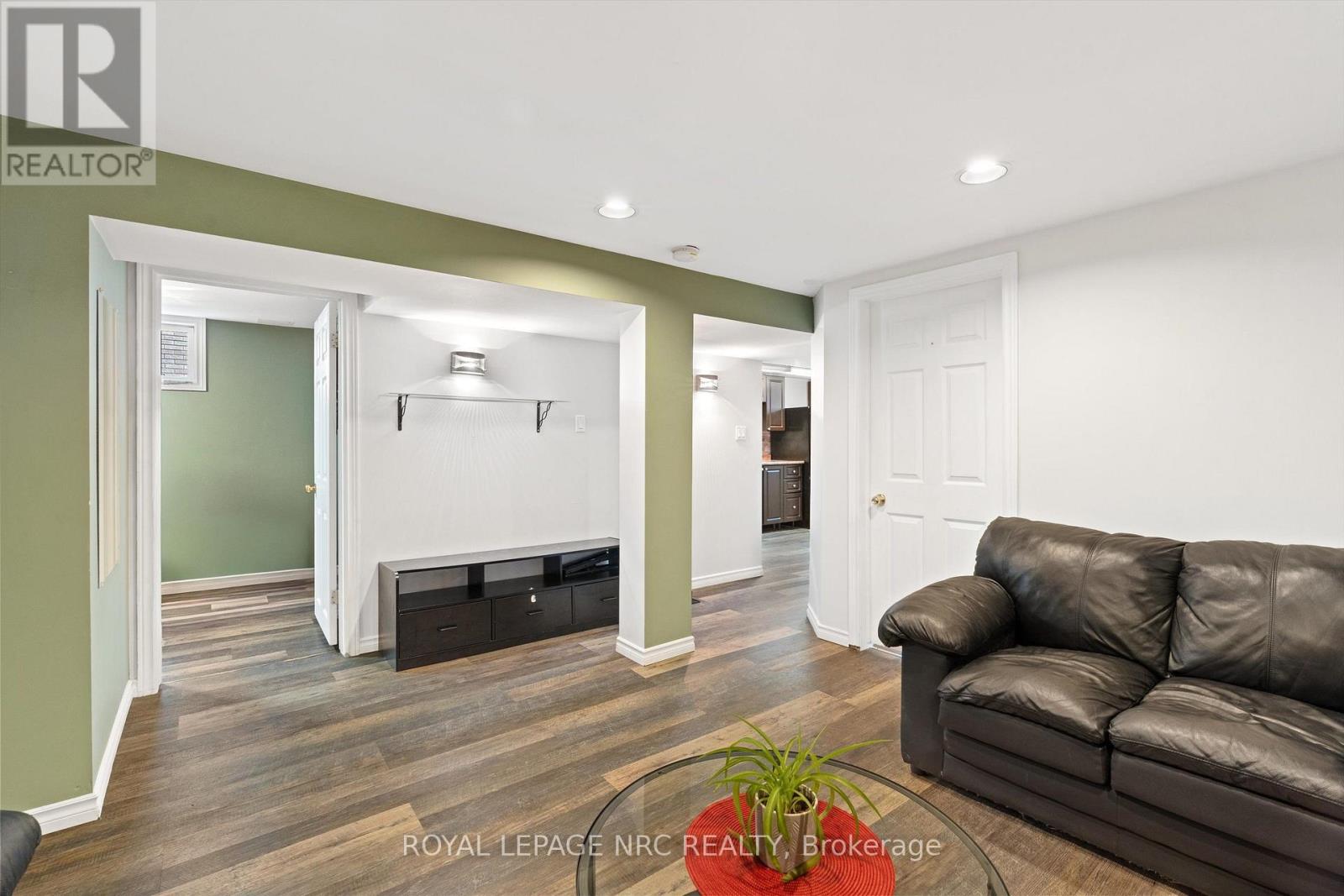 64 WELLAND STREET N - Image 25