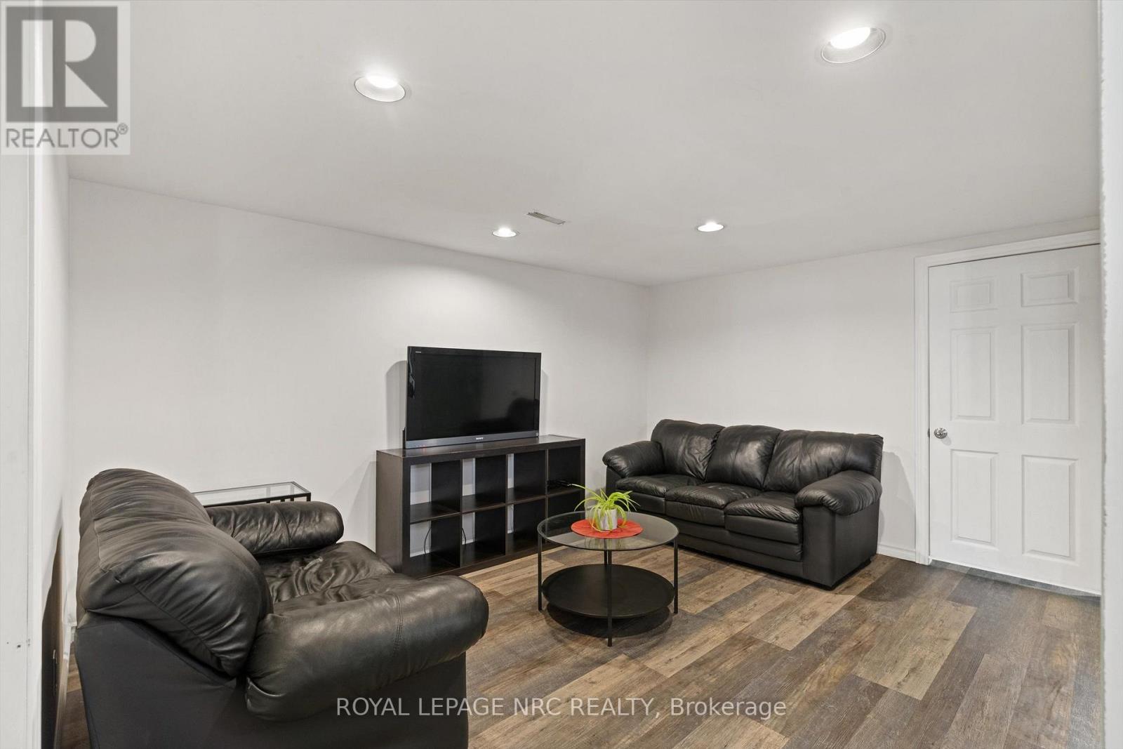 64 WELLAND STREET N - Image 26