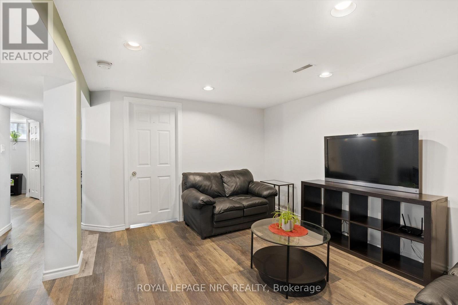 64 WELLAND STREET N - Image 27