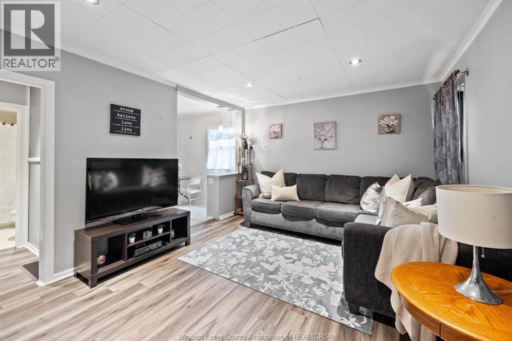 3672 Girardot - Image 6