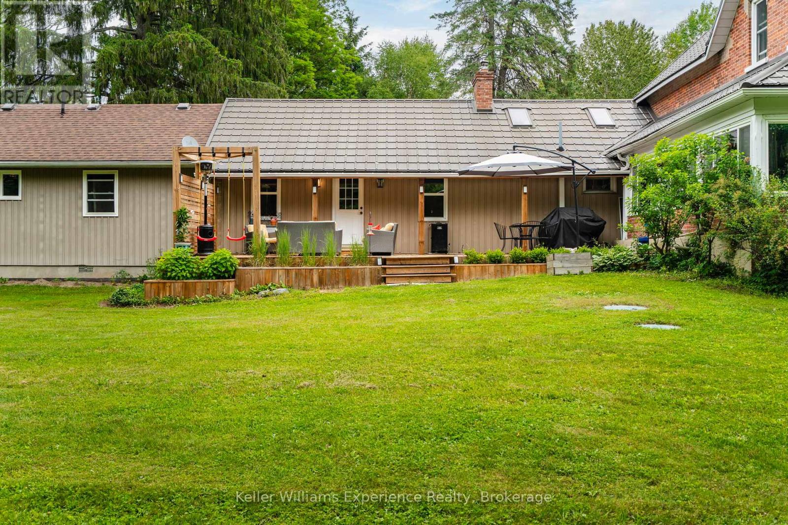 3744 FLOS 4 ROAD W - 28