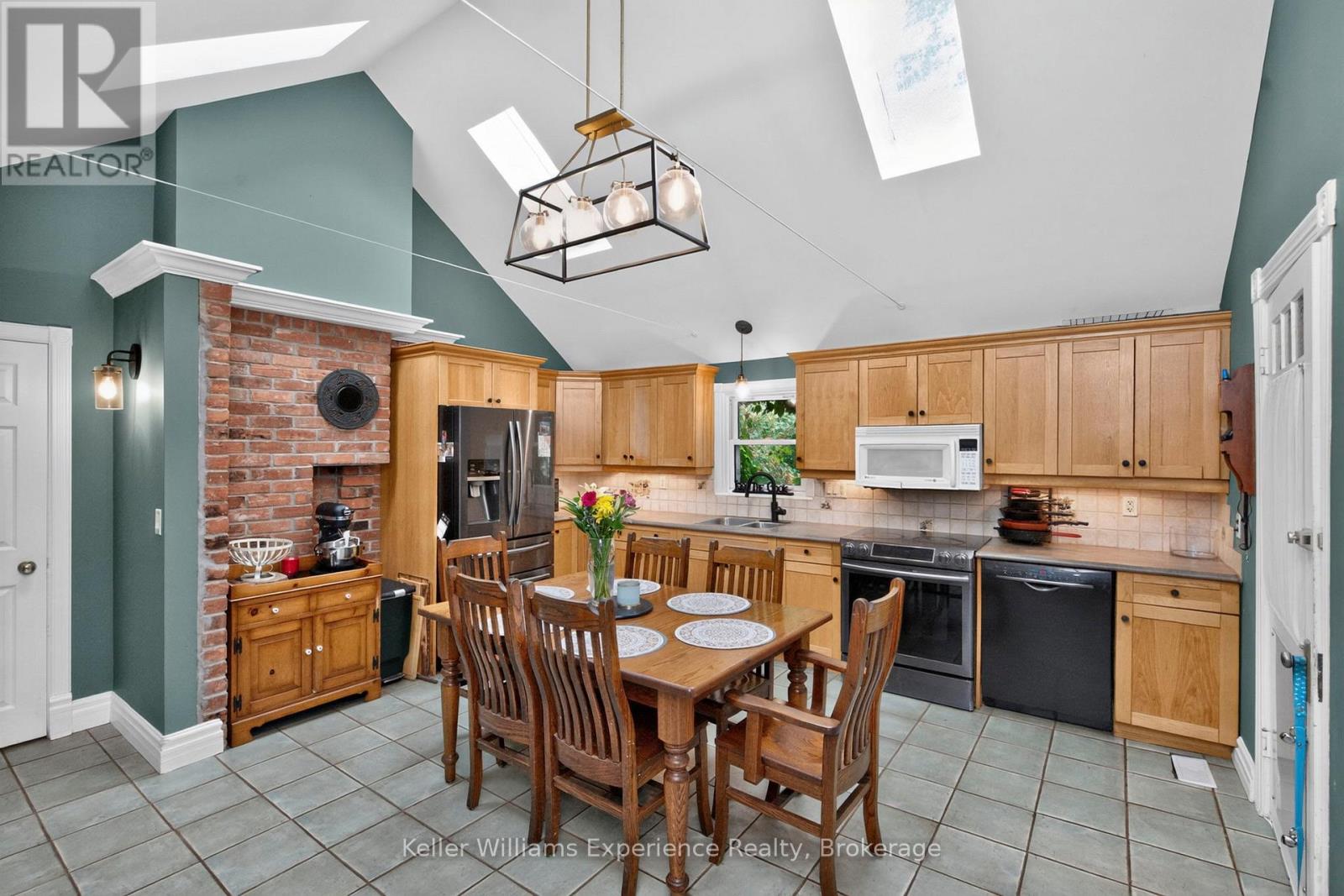 3744 FLOS 4 ROAD W - 5