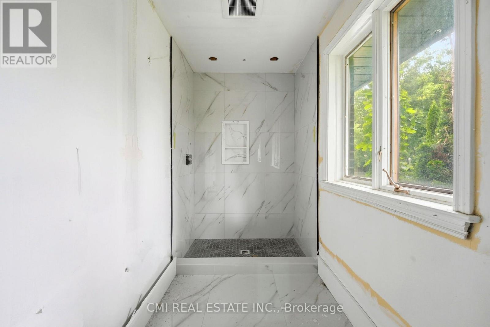 194 SIMCOE ROAD - Image 28