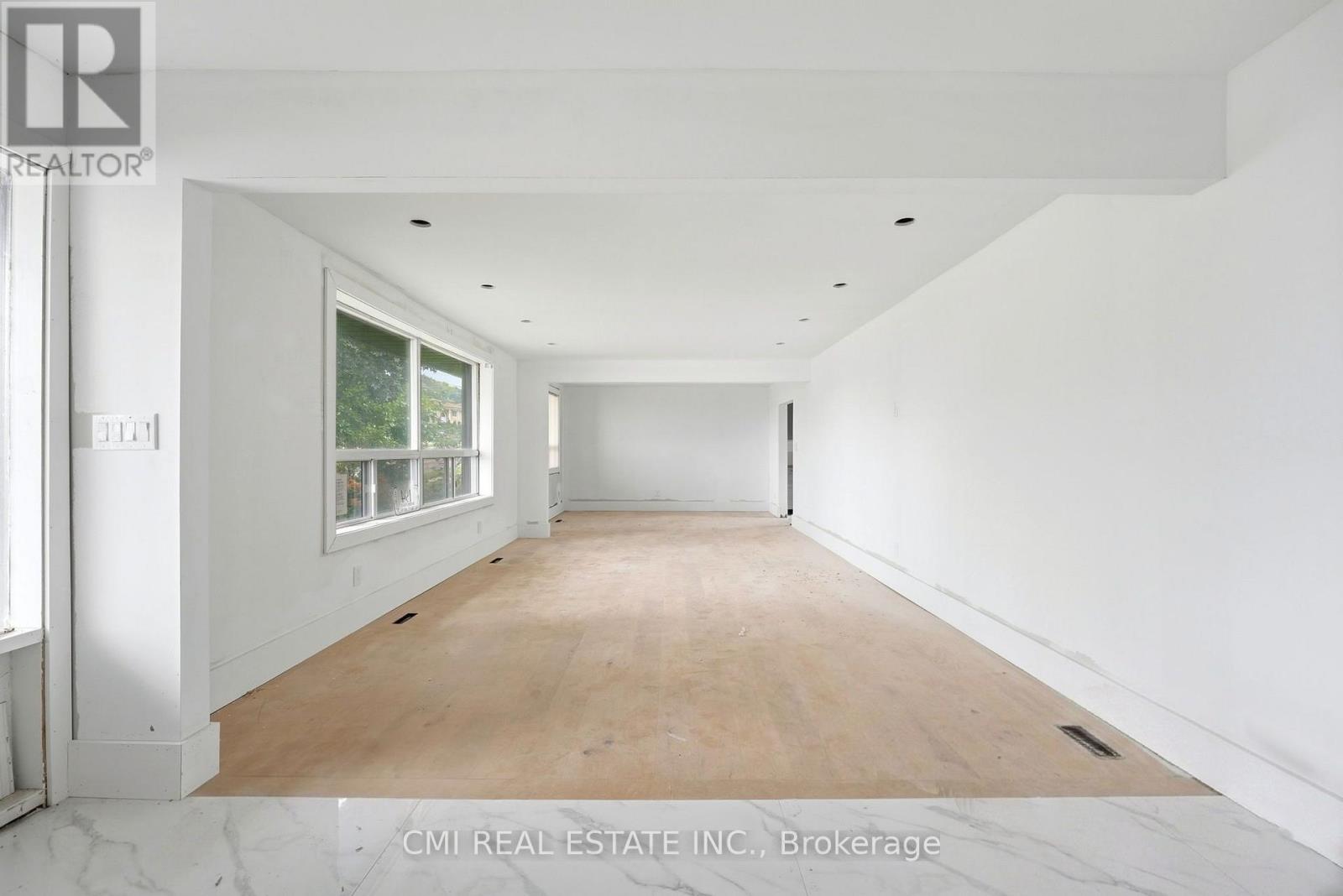 194 SIMCOE ROAD - Image 9
