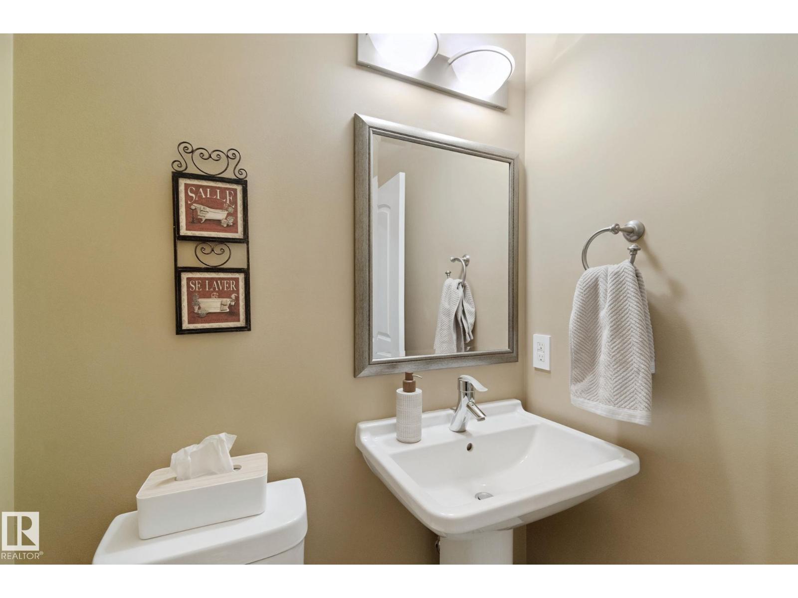 18 EMBASSY PL - Image 29