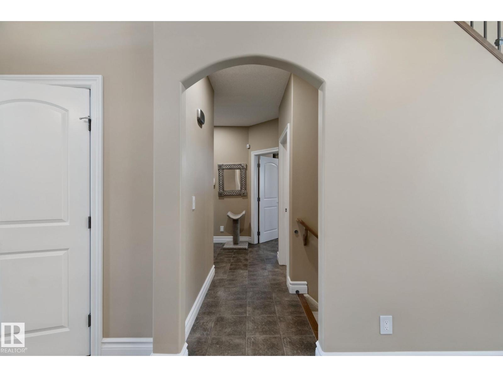 18 EMBASSY PL - Image 30