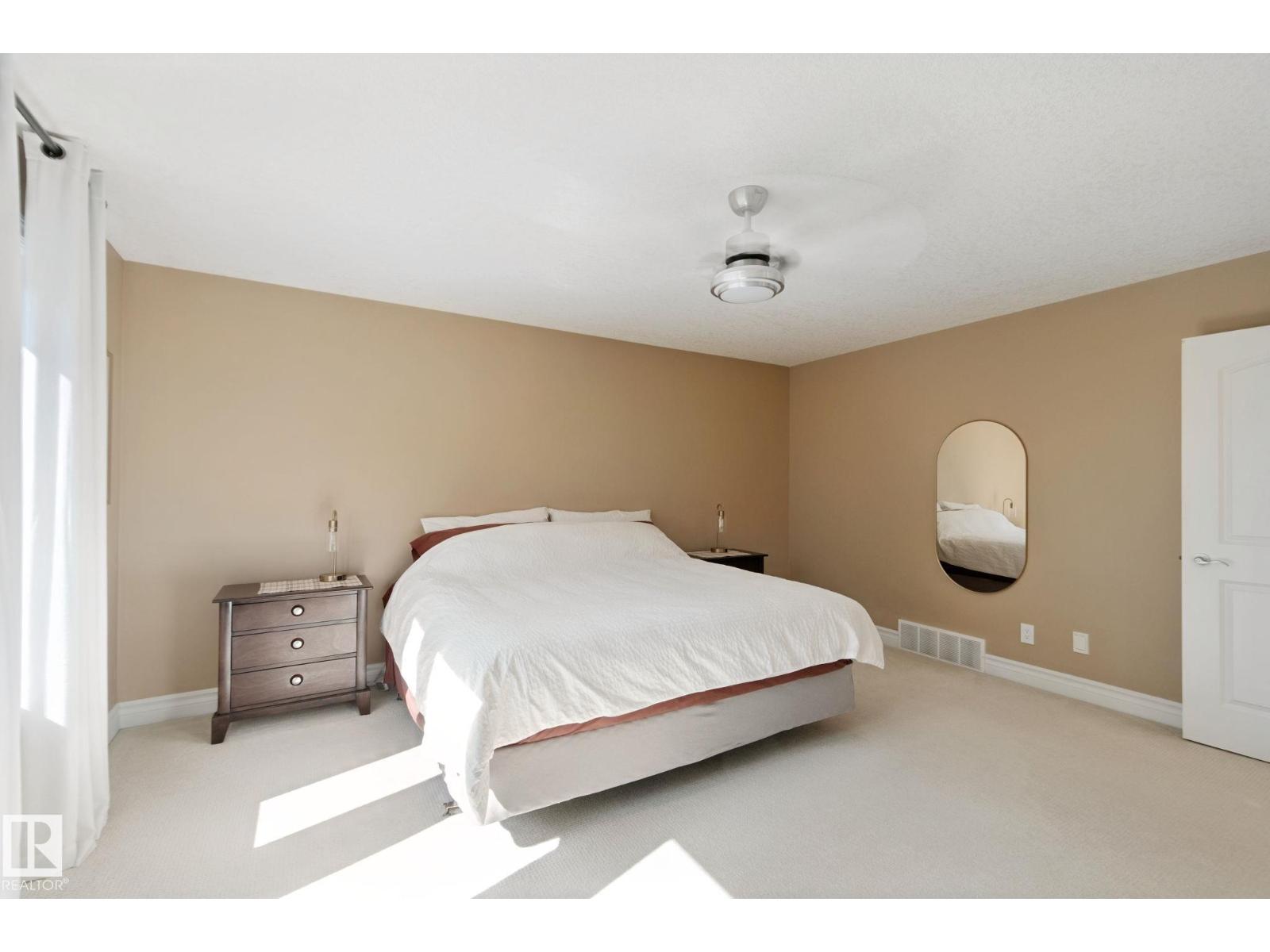 18 EMBASSY PL - Image 36